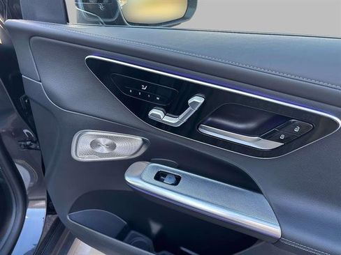 Used 2025 Mercedes-Benz GLC 300 4MATIC image 17