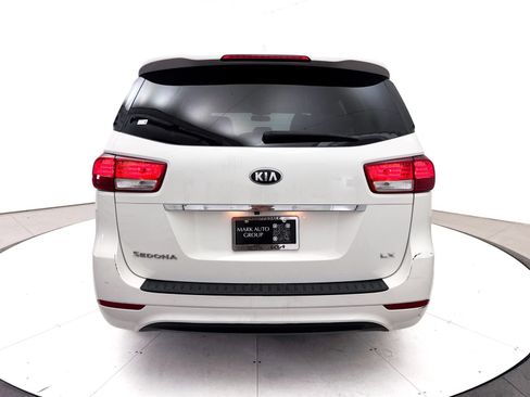 Used 2017 Kia Sedona LX FWD image 11