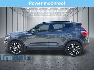 Used 2022 Volvo XC40 T5 R-Design w/ Advanced Package AWD/4WD video 4