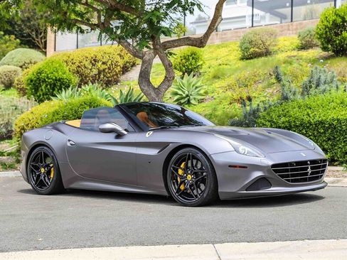 Used 2016 Ferrari California T RWD image 8