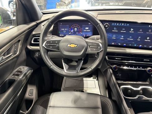 Used 2025 Chevrolet Traverse LT AWD/4WD image 32
