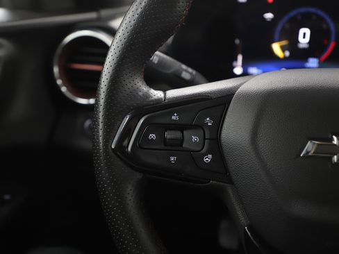 Used 2024 Chevrolet Trax RS FWD image 27