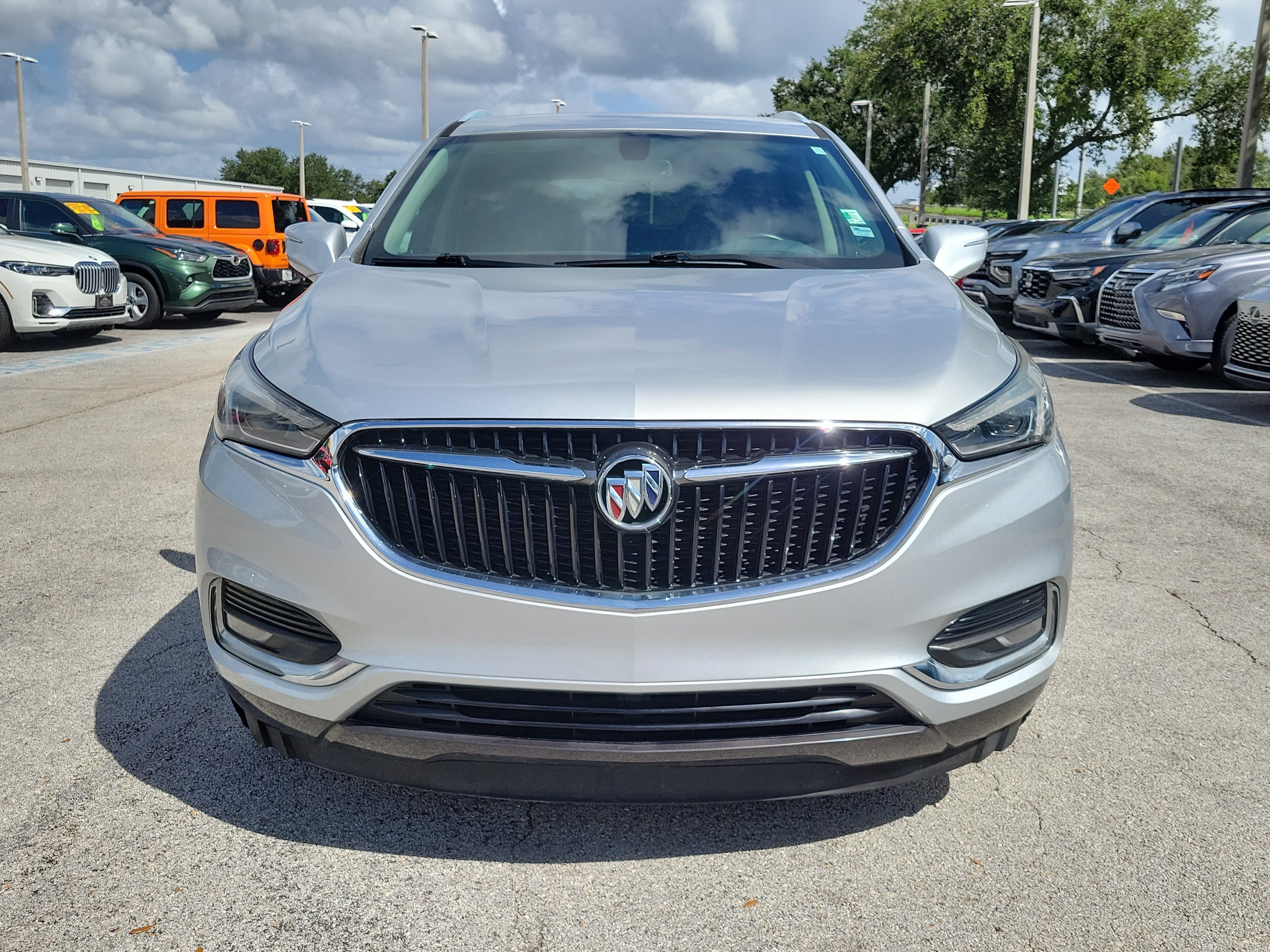 Used 2018 Buick Enclave Essence FWD image 2