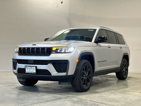 New 2026 Jeep Grand Cherokee L 4WD image 2