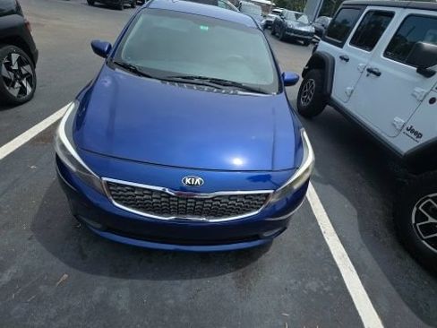 Used 2017 Kia Forte LX FWD image 2