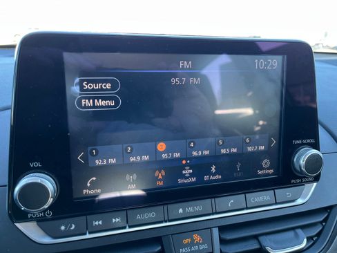 Used 2024 Nissan Altima 2.5 SV image 10