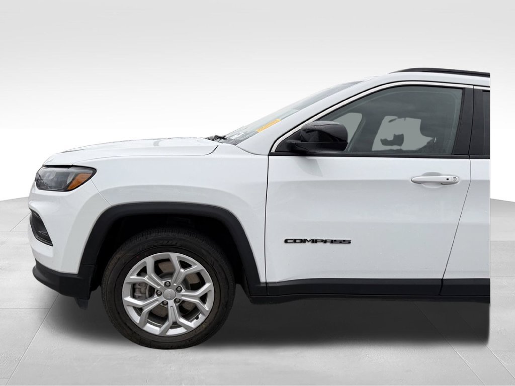 Used 2024 Jeep Compass Latitude AWD/4WD image 23