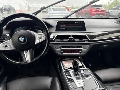 Used 2022 BMW 750i xDrive w/ M Sport Package AWD/4WD image 5