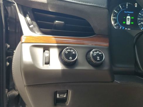 Used 2020 Cadillac Escalade ESV Premium Luxury AWD/4WD image 28