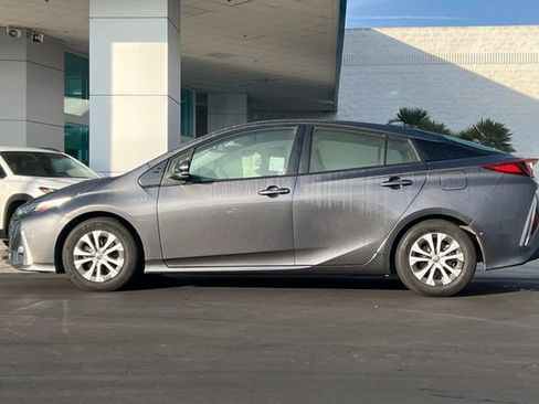 Used 2021 Toyota Prius Prime Limited image 7