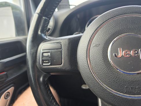 Used 2018 Jeep Wrangler Unlimited Sahara AWD/4WD image 16
