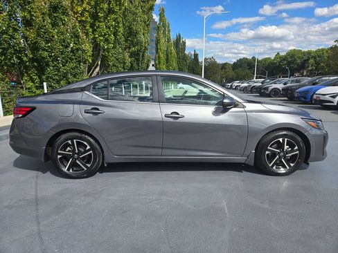 Used 2024 Nissan Sentra SV FWD image 2