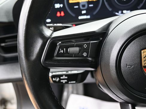 Used 2021 Porsche Taycan image 18