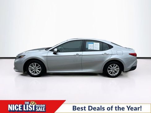 Used 2025 Toyota Camry LE image 5