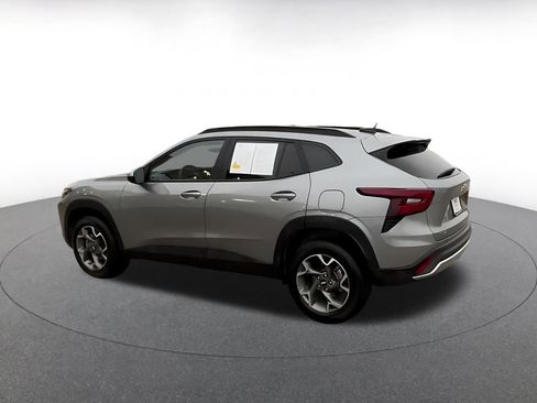 Used 2025 Chevrolet Trax LT image 10