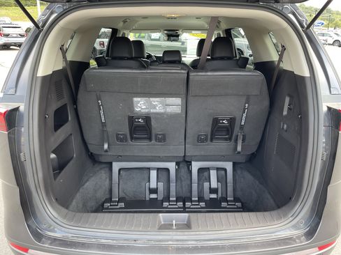 Used 2023 Kia Carnival LX image 13