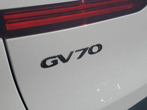 Used 2024 Genesis GV70 2.5T w/ Advanced Package AWD/4WD image 9