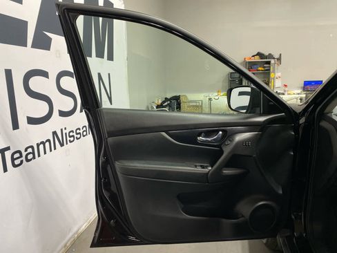 Certified 2018 Nissan Rogue SL w/ Premium Package image 9