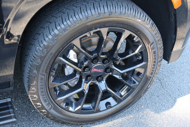 Used 2023 GMC Yukon Denali AWD/4WD image 30