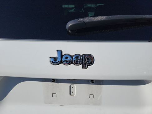 Used 2020 Jeep Cherokee Latitude Plus w/ Cold Weather Group FWD image 20
