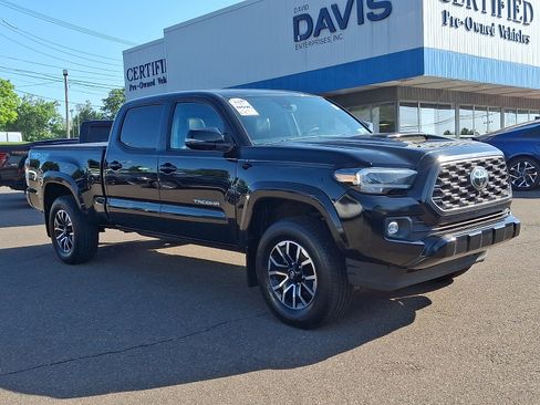Used 2022 Toyota Tacoma TRD Sport w/ TRD Premium Sport Package AWD/4WD image 3