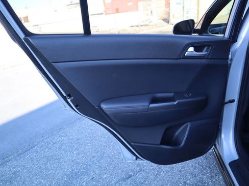 Used 2020 Kia Sportage S image 27