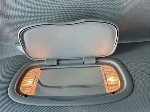 Certified 2024 Chrysler Pacifica Touring-L image 24