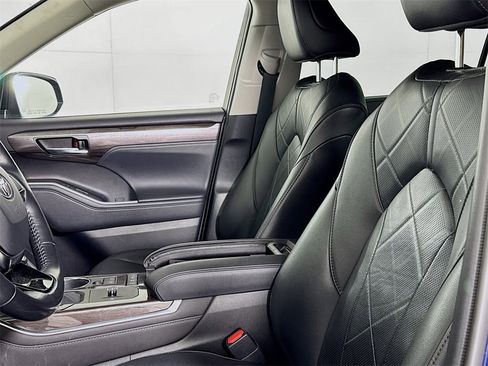Used 2021 Toyota Highlander Platinum image 9