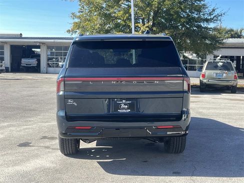 New 2025 Lincoln Navigator Reserve w/ Jet Appearance Package image 4