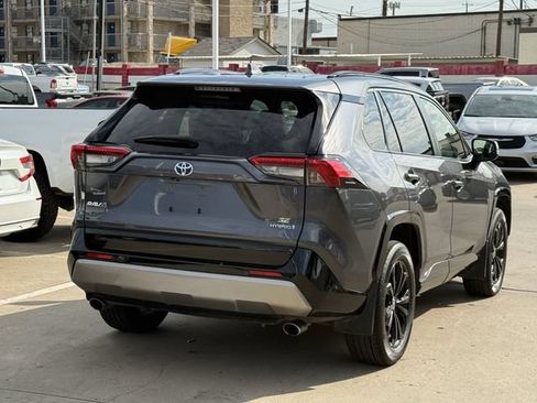 Used 2022 Toyota RAV4 SE AWD/4WD image 4