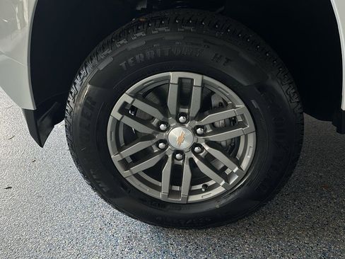 New 2024 Chevrolet Colorado LT w/ LT Convenience Package III image 29