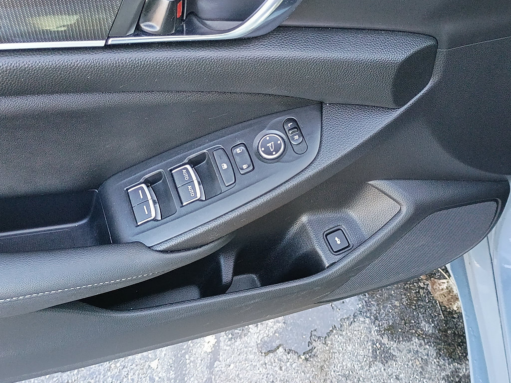 Used 2022 Honda Accord Sport image 17