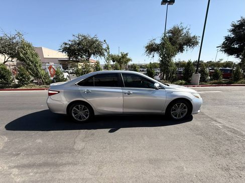 Used 2015 Toyota Camry SE FWD image 6