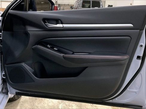 Used 2025 Nissan Altima 2.5 SR image 22