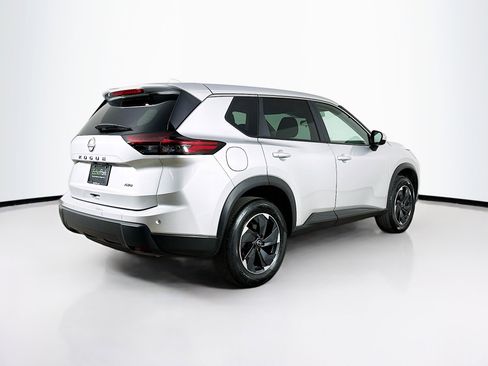 Used 2025 Nissan Rogue SV image 9