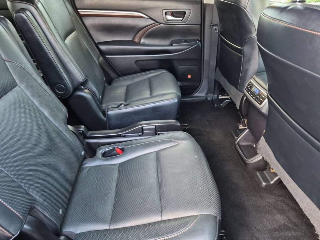Used 2016 Toyota Highlander Limited Platinum AWD/4WD image 32