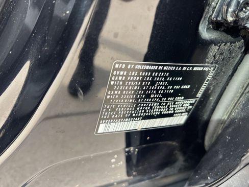 Used 2018 Volkswagen Tiguan SE w/ 18" Alloy Wheels Package image 27