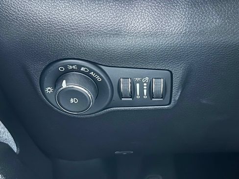 Used 2023 Jeep Compass Latitude w/ Sun and Sound Group AWD/4WD image 20