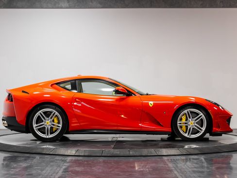 Used 2018 Ferrari 812 Superfast image 21