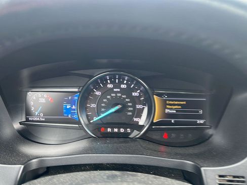 Used 2017 Ford Explorer XLT w/ Equipment Group 202A AWD/4WD image 19