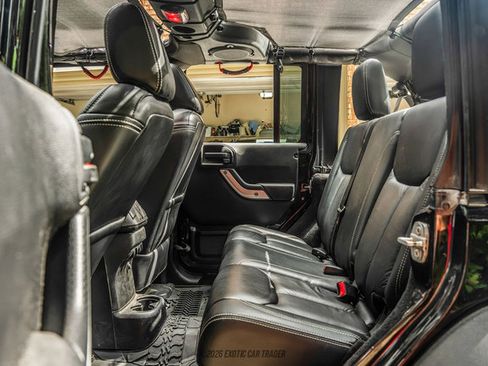 Used 2014 Jeep Wrangler Unlimited Rubicon AWD/4WD image 31