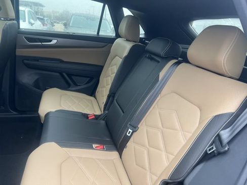 New 2025 Volkswagen Atlas Cross Sport SE AWD/4WD image 8