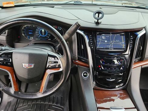 Used 2018 Cadillac Escalade ESV Luxury AWD/4WD image 15