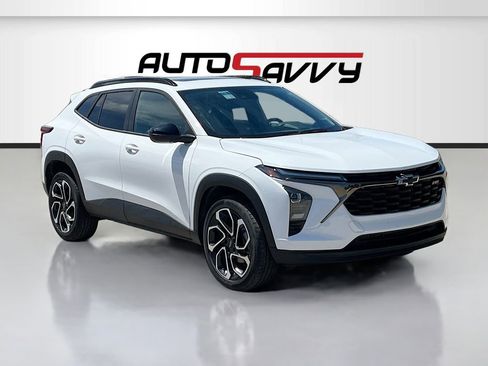 Used 2025 Chevrolet Trax RS w/ Sunroof Package FWD image 1