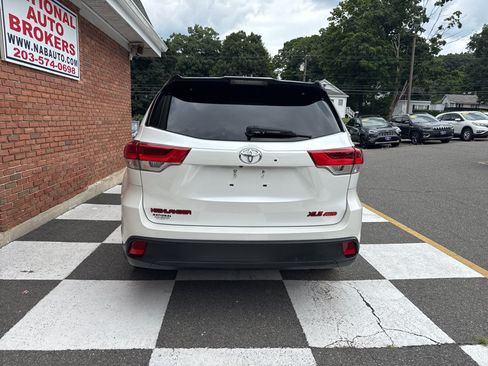Used 2018 Toyota Highlander XLE AWD/4WD image 10