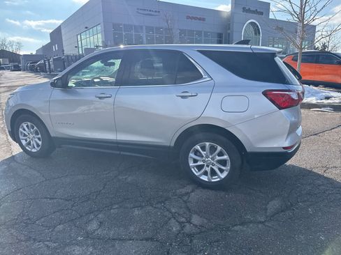 Used 2020 Chevrolet Equinox LT w/ Driver Convenience Package image 16