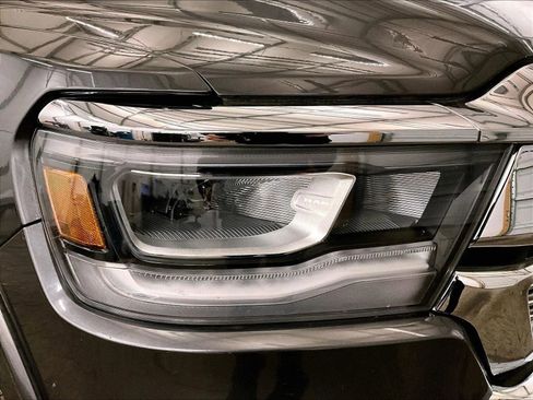 Used 2019 RAM 1500 Laramie image 27