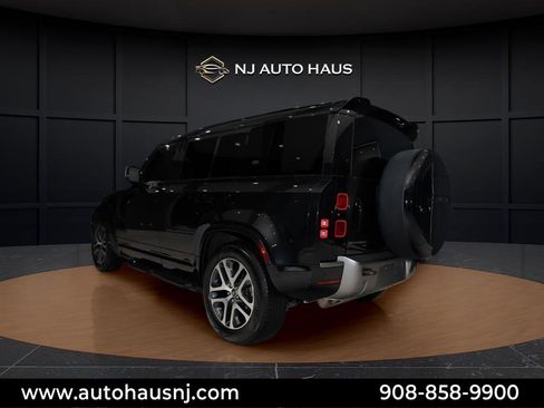 Used 2023 Land Rover Defender 110 X-Dynamic SE image 6