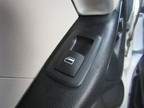 Used 2024 Chrysler Pacifica Touring-L image 31