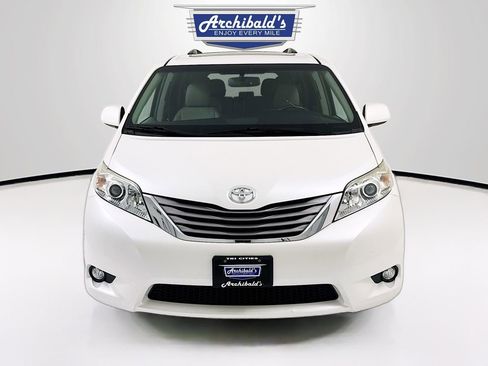 Used 2016 Toyota Sienna XLE image 2